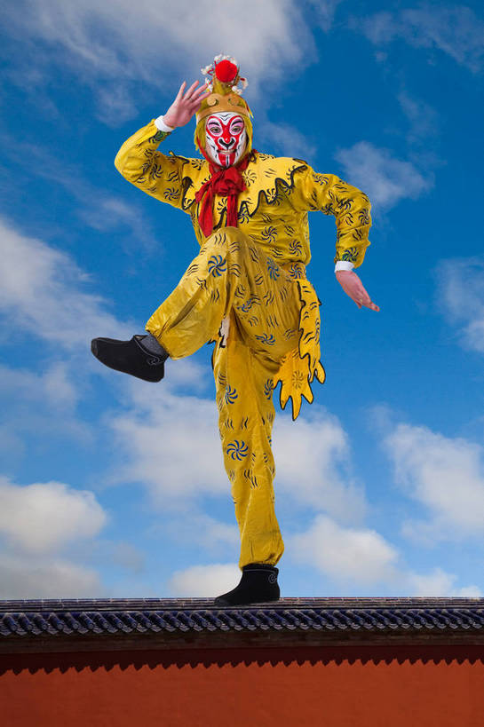 东方人,中年人,一个人,演员,竖图,彩色,室内,白天,抠图,正面,化妆,满意,自由,北京,中国,表演,艺术,造型,鲜艳,人物,头饰,图片,墙,浪漫,文化,电脑合成,传统,墙壁,墙面,红色,脸谱,享受,表情,姿势,创意,摄影,服饰,动作,中国文化,金箍棒,戏剧,民族服饰,演出服,京剧,国粹,美猴王,男人,男性,中年男性,亚洲人,中国人,全身,影棚拍摄,化装,中国戏曲,武生,传统文化,舞台妆,bj174