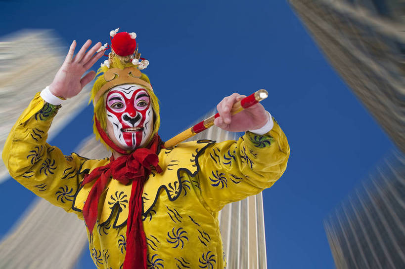 东方人,中年人,一个人,演员,横图,彩色,室内,白天,抠图,正面,化妆,满意,自由,建筑,北京,中国,表演,艺术,造型,鲜艳,人物,头饰,图片,云,浪漫,文化,电脑合成,天空,脸谱,享受,表情,姿势,创意,摄影,服饰,动作,中国文化,金箍棒,戏剧,民族服饰,演出服,京剧,国粹,美猴王,男人,男性,中年男性,亚洲人,中国人,半身,影棚拍摄,化装,高楼,中国戏曲,武生,传统文化,舞台妆,bj174