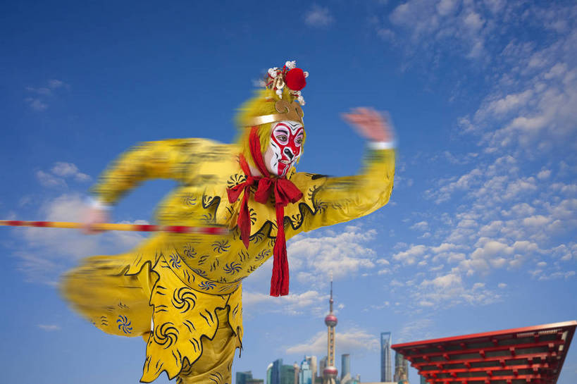 东方人,中年人,一个人,演员,横图,彩色,室内,白天,抠图,侧面,化妆,满意,自由,建筑,北京,中国,表演,艺术,造型,鲜艳,人物,头饰,图片,云,浪漫,文化,电脑合成,天空,脸谱,外滩,享受,表情,姿势,创意,摄影,服饰,动作,中国文化,金箍棒,戏剧,民族服饰,演出服,中国馆,京剧,国粹,美猴王,男人,男性,中年男性,亚洲人,中国人,半身,影棚拍摄,化装,中国戏曲,武生,传统文化,舞台妆,bj174