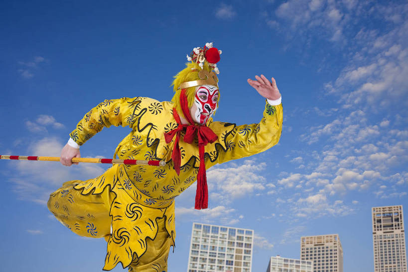 东方人,中年人,一个人,演员,横图,彩色,室内,白天,抠图,侧面,化妆,满意,自由,建筑,北京,中国,表演,艺术,造型,鲜艳,人物,头饰,图片,云,浪漫,文化,电脑合成,天空,脸谱,享受,表情,姿势,创意,摄影,服饰,动作,中国文化,金箍棒,戏剧,民族服饰,演出服,京剧,国粹,美猴王,男人,男性,中年男性,亚洲人,中国人,半身,影棚拍摄,化装,高楼,中国戏曲,武生,传统文化,舞台妆,bj174