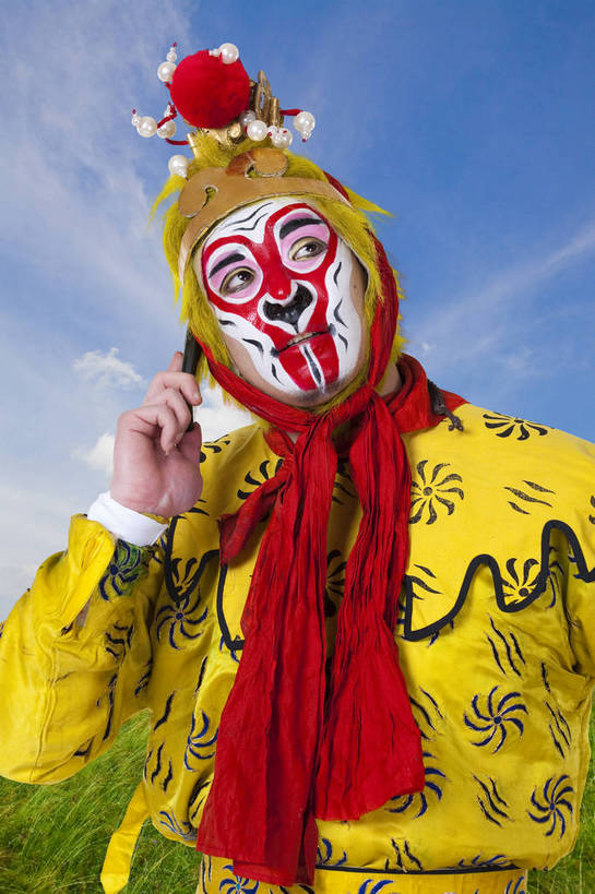 东方人,中年人,一个人,演员,竖图,彩色,室内,白天,抠图,正面,化妆,满意,自由,草地,手机,北京,中国,表演,艺术,造型,鲜艳,人物,头饰,图片,田野,浪漫,文化,电脑合成,蓝天,自然,脸谱,享受,表情,姿势,创意,摄影,服饰,动作,滑稽,中国文化,戏剧,民族服饰,演出服,京剧,国粹,美猴王,男人,男性,中年男性,亚洲人,中国人,半身,影棚拍摄,化装,中国戏曲,武生,传统文化,舞台妆,bj174