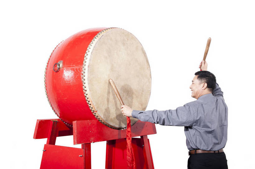 东方人,中年人,一个人,笑,鼓掌,横图,彩色,室内,白天,抠图,白色背景,侧面,衬衫,满意,兴奋,北京,中国,春节,新年,亚洲,仅一个男性,仅一个人,仅一个中年男性,表演,节日,造型,图片,敲鼓,站着,享受,喜庆,姿势,摄影,动作,中国文化,东亚,男人,男性,中年男性,亚洲人,中国人,拍手,半身,影棚拍摄,传统文化,bj174