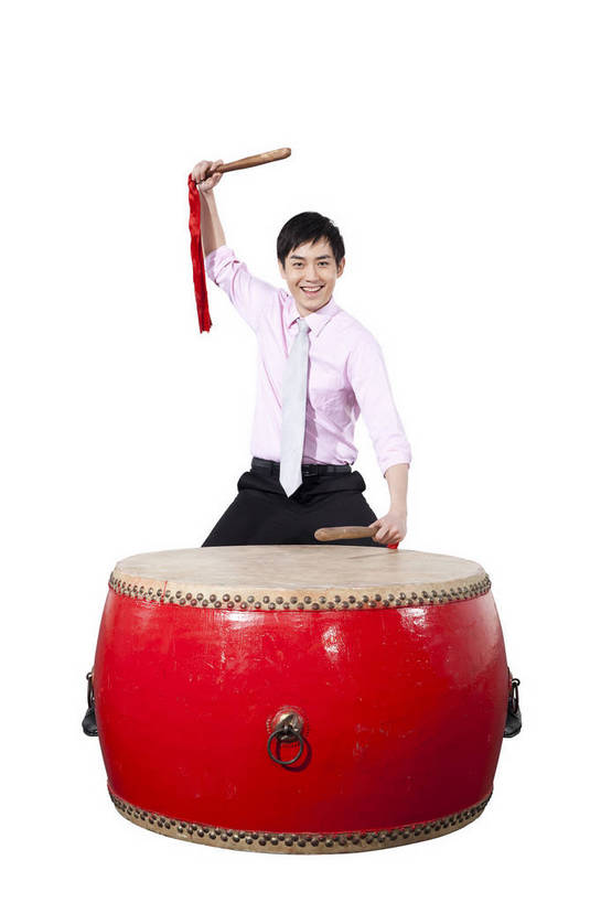 东方人,一个人,演员,笑,鼓掌,竖图,彩色,室内,白天,抠图,白色背景,正面,衬衫,满意,兴奋,北京,中国,春节,新年,亚洲,表演,正装,节日,艺术,造型,图片,鼓,文化,敲鼓,站着,享受,喜庆,姿势,摄影,动作,中国文化,东亚,捶,气势,男人,男性,年轻男性,亚洲人,中国人,年轻人,拍手,全身,影棚拍摄,传统文化,bj174