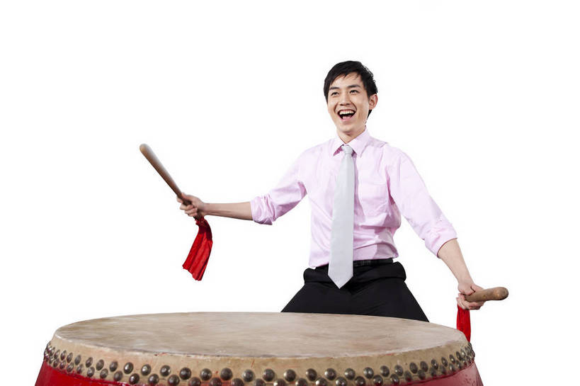 东方人,一个人,演员,笑,鼓掌,横图,彩色,室内,白天,抠图,白色背景,正面,衬衫,满意,兴奋,北京,中国,春节,新年,亚洲,表演,正装,节日,艺术,造型,图片,鼓,文化,敲鼓,站着,享受,喜庆,姿势,摄影,动作,中国文化,东亚,捶,气势,男人,男性,年轻男性,亚洲人,中国人,年轻人,拍手,半身,影棚拍摄,传统文化,bj174
