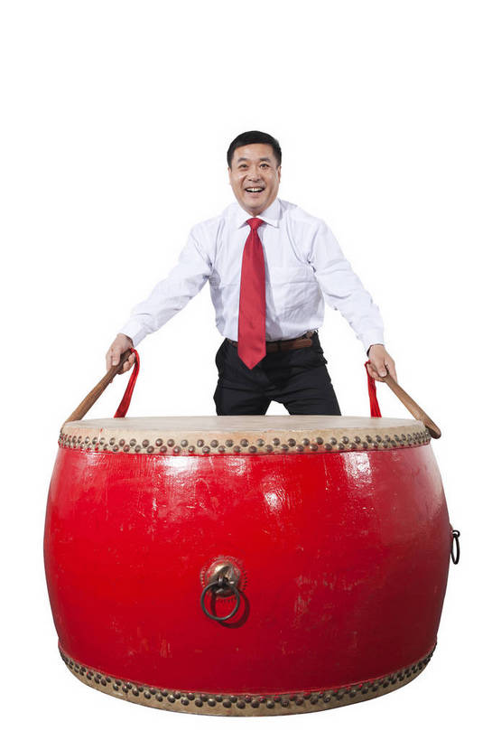 东方人,中年人,一个人,演员,笑,鼓掌,竖图,彩色,室内,白天,抠图,白色背景,正面,衬衫,满意,兴奋,北京,中国,春节,新年,亚洲,仅一个男性,仅一个人,仅一个中年男性,表演,正装,节日,艺术,造型,图片,鼓,文化,敲鼓,站着,享受,喜庆,姿势,摄影,动作,中国文化,东亚,捶,气势,男人,男性,中年男性,亚洲人,中国人,年轻人,拍手,全身,影棚拍摄,传统文化,bj174