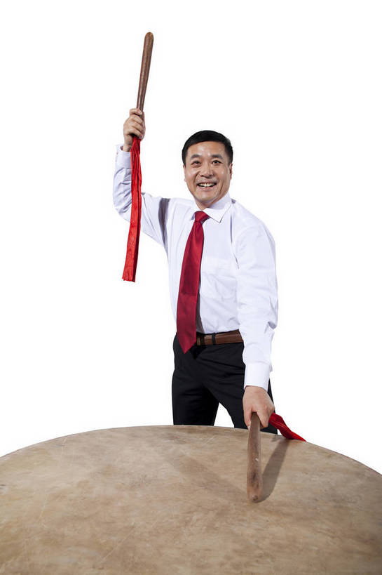 东方人,中年人,一个人,演员,笑,鼓掌,竖图,彩色,室内,白天,抠图,白色背景,正面,衬衫,满意,兴奋,北京,中国,春节,新年,亚洲,仅一个男性,仅一个人,仅一个中年男性,表演,正装,节日,艺术,造型,图片,鼓,文化,敲鼓,站着,享受,喜庆,姿势,摄影,动作,中国文化,东亚,捶,气势,男人,男性,中年男性,亚洲人,中国人,年轻人,拍手,半身,影棚拍摄,传统文化,bj174
