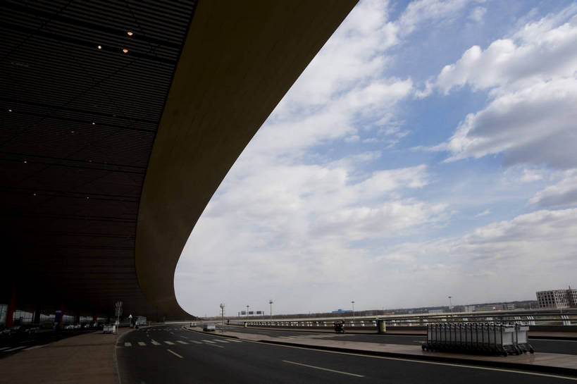 无人,摄影师,机场,横图,彩色,室外,白天,城市,建筑,公路,北京,中国,亚洲,车道,首都,建设,东方,现代化,航站楼,近景,东亚,摄像师,中华人民共和国,北京市,京,北平,华北地区,北京首都国际机场,首都国际机场,首都机场,北京首都国际机场3号航站楼,北京首都国际机场T3航站楼,北京机场,bj174