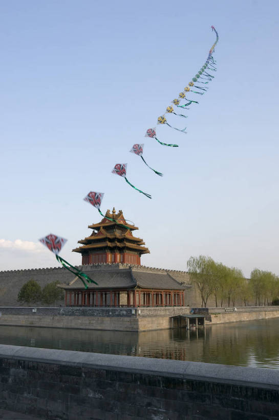 无人,摄影师,故宫,竖图,彩色,室外,白天,旅游,城市,建筑,北京,中国,亚洲,古老,壮观,水面,文化遗产,古迹,历史,文化,文物,城墙,古建筑,角楼,东方,树,名胜,风景,蓝天,紫禁城,放风筝,城楼,晴天,宁静,雄伟,安宁,文明,摄像师,护城河,世界文化遗产,旅行,皇宫,标志性建筑,bj174