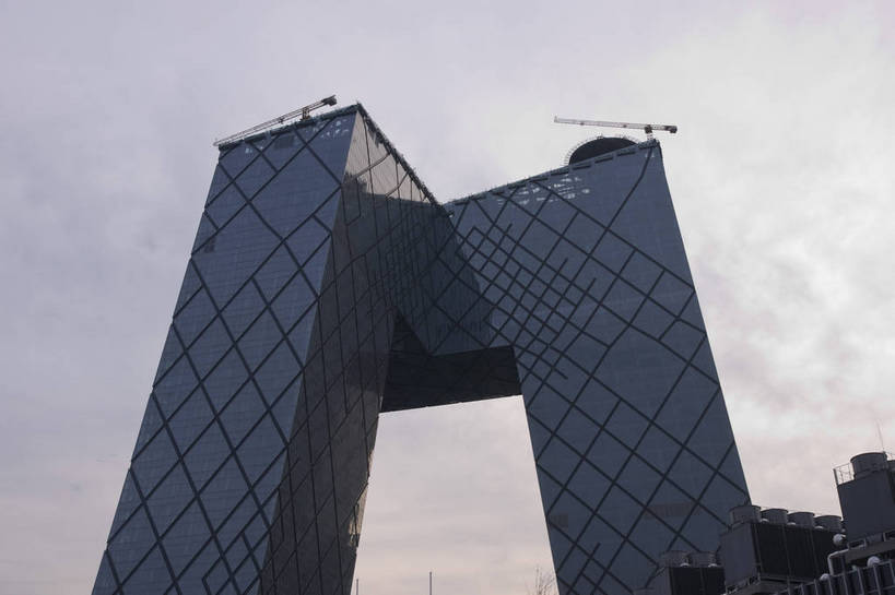 无人,摄影师,横图,彩色,室外,白天,仰视,旅游,城市,建筑,北京,中国,亚洲,高大,现代化,白云,风景,蓝天,阳光,经济,晴天,雄伟,摄像师,高层建筑,标志性建筑,中央电视台,bj174