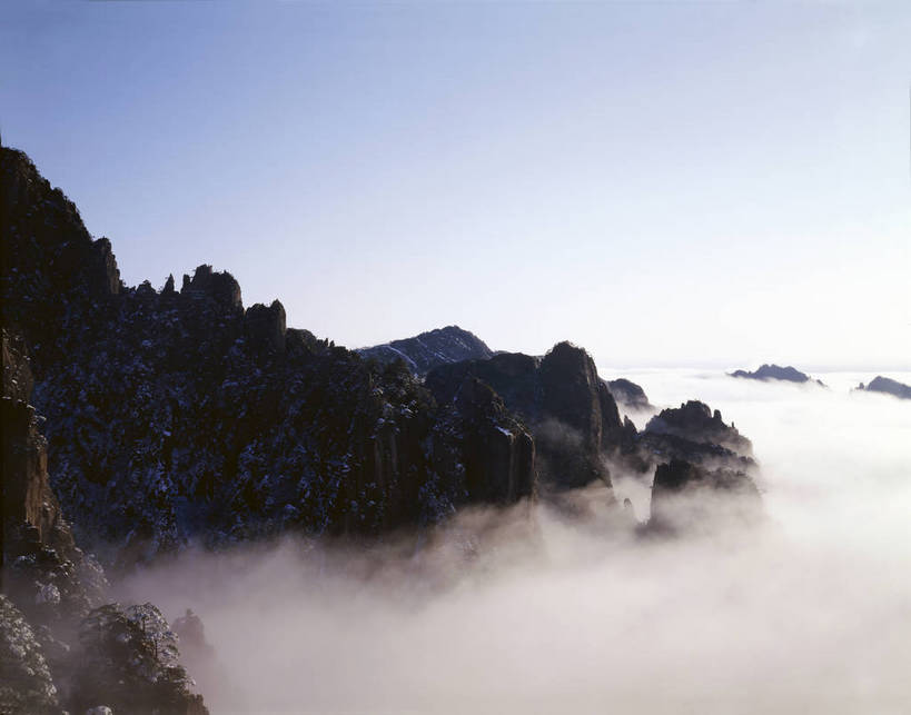 无人,横图,彩色,室外,白天,旅游,度假,黄山,美景,名胜古迹,山,山脉,标志建筑,地标,建筑,中国,亚洲,遗迹,图片,山峰,云海,山峦,古迹,文物,娱乐,建设,古建筑,风景,天空,自然,群山,享受,休闲,远景,旅游胜地,放松,摄影,地理,缭绕,风光,宁静,自然风光,古文明,东亚,安徽,安徽省,黄山市,中华人民共和国,华东地区,皖,黟山,世界地质公园,天下第一奇山,狮子峰,北海景区,猴子观海,黄山北海景区,bj174