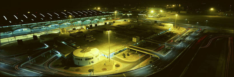 横图,俯视,彩色,室外,夜晚,旅游,度假,名胜古迹,标志建筑,地标,飞机场,建筑,夜景,北京,中国,亚洲,遗迹,图片,景观,交通,首都,古迹,文物,娱乐,建设,现代,古建筑,航站楼,享受,休闲,远景,旅游胜地,放松,人文,运输,摄影,文明,古文明,东亚,中华人民共和国,北京市,京,北平,华北地区,灯火辉煌,繁荣,北京首都国际机场,首都国际机场,首都机场,北京机场,北京首都国际机场2号航站楼,北京首都国际机场T2航站楼,bj174