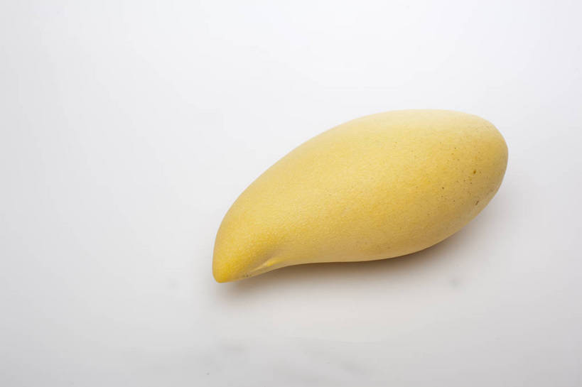 横图,彩色,室内,特写,抠图,白色背景,芒果,水果,中国,亚洲,完整,新鲜,光泽,图片,美味,食品,营养,食物,一个,黄色,摄影,无公害,东亚,健康食品,影棚拍摄,泰国芒果,bj174