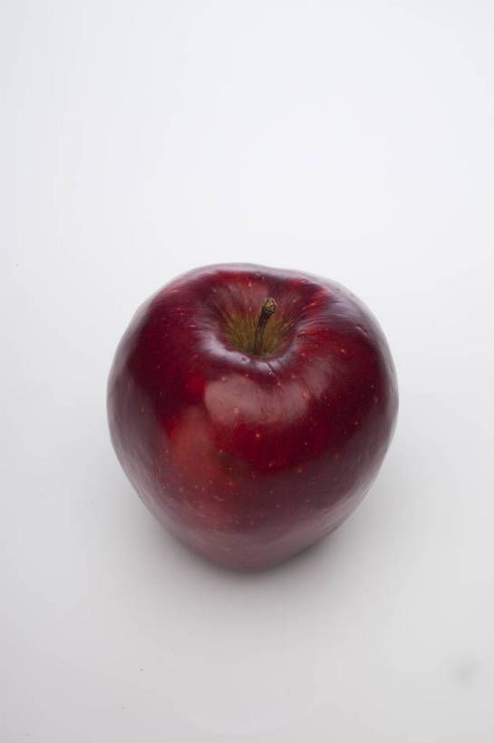 竖图,彩色,室内,特写,抠图,白色背景,苹果,水果,中国,亚洲,完整,新鲜,光泽,图片,美味,食品,营养,蛇果,食物,一个,红色,红苹果,摄影,无公害,东亚,健康食品,影棚拍摄,bj174