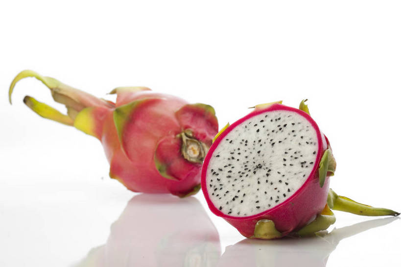 横图,彩色,室内,特写,抠图,白色背景,水果,中国,亚洲,切开,新鲜,图片,美味,食品,内部,营养,火龙果,食物,一个,白色,果肉,一半,摄影,表皮,无公害,瓜瓤,东亚,健康食品,影棚拍摄,红皮,bj174