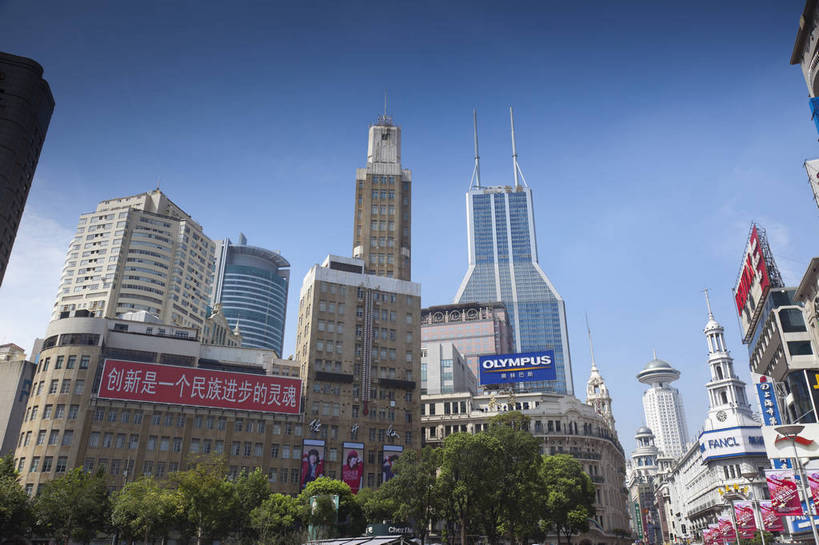 横图,彩色,室外,白天,旅游,城市风光,城市,建筑,商场,上海,中国,游人,图片,辉煌,现代建筑,商业街,历史建筑,天空,地标建筑,南京路,旅游胜地,摄影,经济,文明,中国文化,欧式建筑,发展,繁荣,旅行,购物中心,bj174