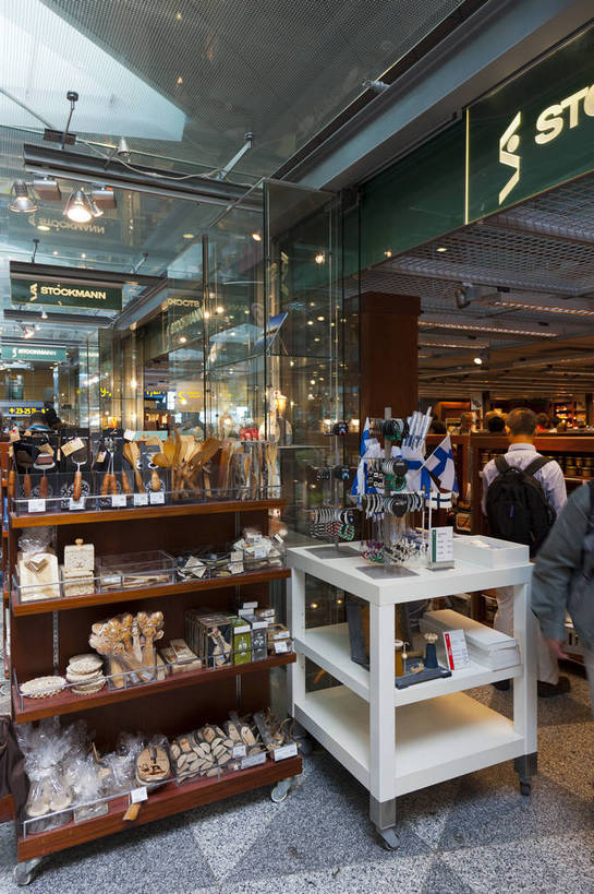 商店,竖图,彩色,室外,白天,购物,旅游,城市风光,城市,橱窗,建筑,商场,芬兰,游客,游人,图片,辉煌,现代建筑,旅游胜地,摄影,经济,文明,发展,繁荣,赫尔辛基,赫尔辛基万塔机场,旅行,万塔机场,bj174