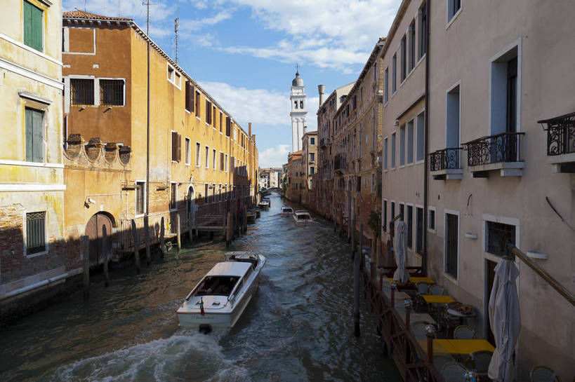 横图,彩色,室外,白天,旅游,度假,美景,名胜古迹,标志建筑,道路,地标,建筑,街道,路,公路,意大利,威尼斯,遗迹,图片,景观,建筑群,快艇,游艇,交通,古典,古迹,文物,娱乐,建设,古建筑,地标建筑,享受,休闲,旅游胜地,景色,放松,摄影,水城,文明,古文明,世界文化遗产,古代文明,河,马路,旅行,传统文化,bj174