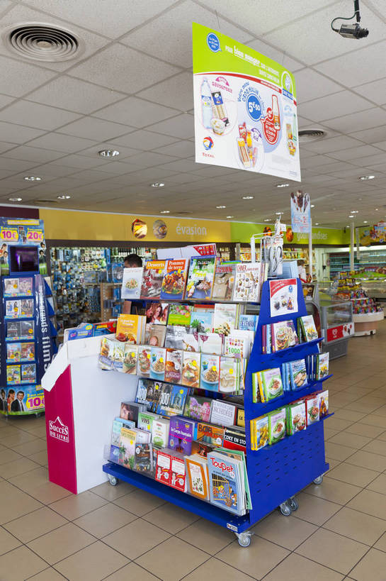 商店,竖图,彩色,室内,白天,旅游,城市风光,城市,建筑,法国,游人,商品,图片,辉煌,现代建筑,柜台,旅游胜地,摄影,经济,文明,发展,繁荣,旅行,bj174