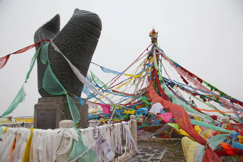 无人,横图,彩色,室外,白天,旅游,度假,美景,名胜古迹,标志建筑,地标,建筑,中国,亚洲,遗迹,标志,图片,景观,辉煌,古迹,历史,文物,娱乐,建设,古建筑,经幡,天空,石碑,享受,休闲,旅游胜地,安静,放松,人文,摄影,象征,文明,中国文化,牛角,古文明,东亚,青海,古代文明,旅行,传统文化,玛多,bj174