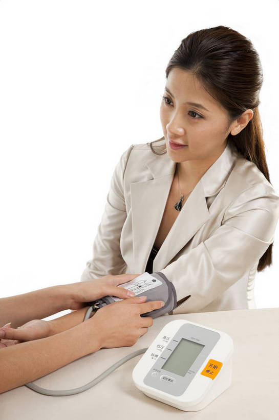 东方人,两个人,伙伴,护士,站,坐,微笑,竖图,彩色,室内,白天,白色背景,侧面,时尚,友谊,成功,合作,团队,北京,中国,工作,图片,美丽,职业装,现代,职业,成熟,活力,可爱,美女,治疗,自信,摄影,青春,优雅,量血压,医疗,血压计,白衣天使,端庄,医治,精明,团结,友情,年轻女性,女人,女性,亚洲人,中国人,年轻人,患者,谈话,半身,影棚拍摄,愉快,魅力,bj174