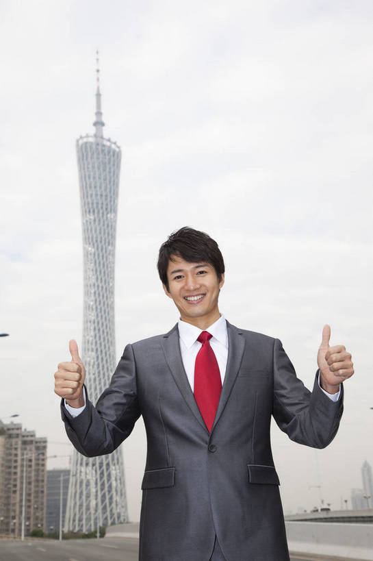 东方人,商务人士,商务男性,广场,站,微笑,竖图,彩色,室外,白天,正面,衬衫,西装,商务,时尚,智慧,成功,办公楼,建筑,广州,中国,仅一个人,突出,套装,正装,图片,称赞,表扬,现代,现代建筑,手势,职业,健康,摩天大厦,活力,竖,自信,金融,摄影,经济,青春,翘,高,夸奖,优秀,商务装,贸易,工薪阶层,好,妙,顺利,出色,超群,杰出,卓越,奇妙,繁荣,发达,聪明,金融区,男人,男性,年轻男性,亚洲人,中国人,年轻人,大拇指,白领,上班族,半身,衬衣,愉快,商业,打手势,bj174