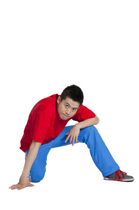 东方人,蹲,跳,竖图,彩色,室内,白天,侧面,时尚,跳舞,热情,北京,中国,仅一个人,造型,图片,街头,休闲装,健康,个性,活力,激情,平衡,竖,摄影,技巧,青春,街舞,酷,嘻哈,弹性,动感,技能,男人,男性,年轻男性,亚洲人,中国人,年轻人,全身,影棚拍摄,愉快,舞蹈,bj174