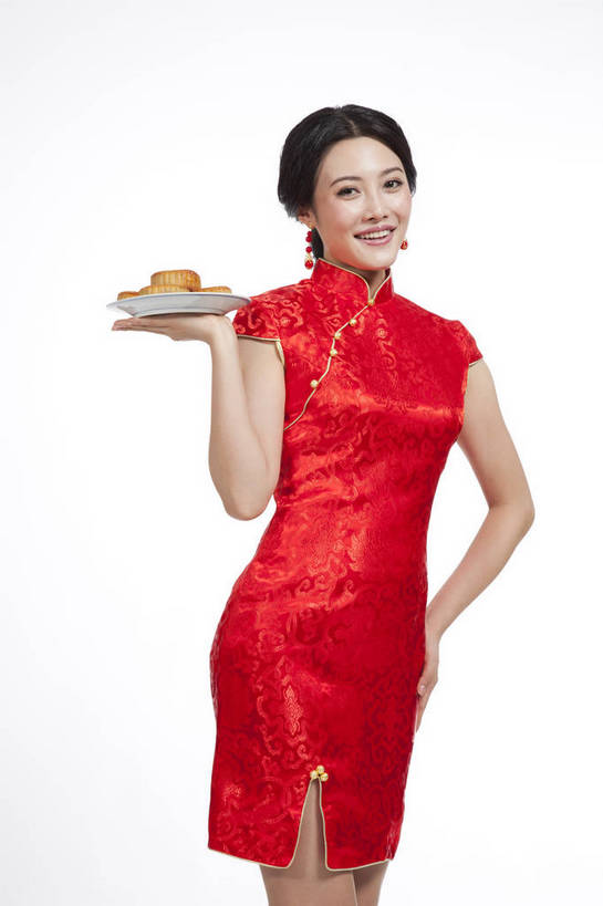 点心,月饼,东方人,站,捧,笑,竖图,彩色,室内,白天,抠图,白色背景,侧面,民族服装,时尚,成功,北京,中国,仅一个人,旗袍,节日,庆祝,图片,料理,食品,面点,古典,文化,传统,美食,食物,糕点,庆典,喜庆,中式,成熟,可爱,美女,竖,自信,摄影,生活方式,纪念,青春,优雅,乐观,妖娆,宫饼,胡饼,团圆饼,小饼,月团,年轻女性,女人,女性,亚洲人,中国人,年轻人,端,端着,捧着,手捧,半身,影棚拍摄,礼服,愉快,bj174