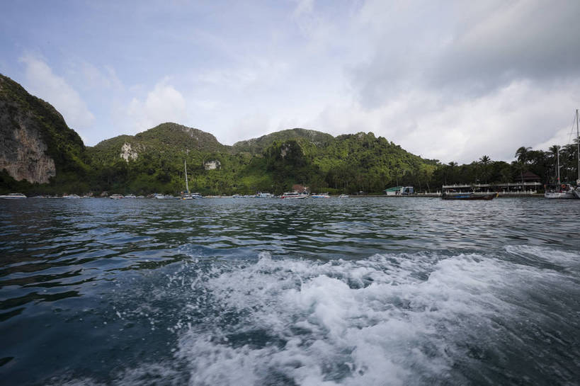 无人,横图,彩色,室外,白天,旅游,度假,美景,名胜古迹,山,标志建筑,地标,建筑,船,泰国,亚洲,遗迹,图片,海平面,古迹,文物,娱乐,建设,古建筑,普吉岛,游船,自然,海水,享受,休闲,旅游胜地,放松,摄影,东南亚,海滨,度假村,古文明,泰王国,皮皮岛,安达曼海,普吉,披披岛,海,海滩,旅行,bj174