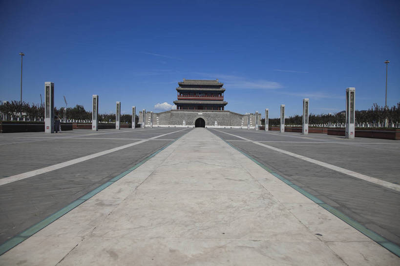无人,广场,横图,彩色,室外,白天,旅游,度假,名胜古迹,标志建筑,地标,建筑,北京,中国,遗迹,图片,古迹,文物,娱乐,城门,建设,古建筑,享受,休闲,旅游胜地,放松,摄影,城楼,古代建筑,文明,中国文化,古文明,门楼,丰台区,旅行,永定门,bj174