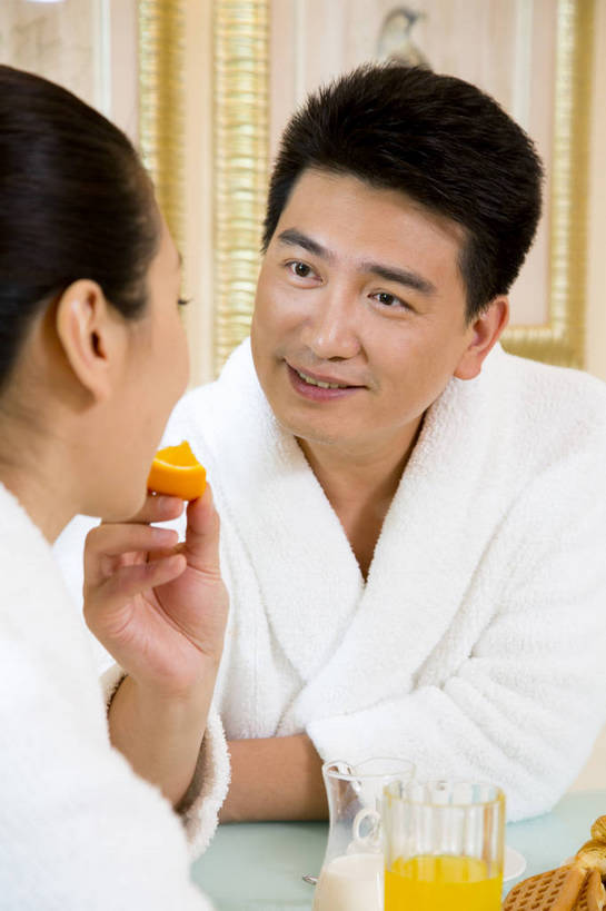 东方人,中年人,两个人,家庭,夫妻,餐厅,坐,竖图,彩色,室内,白天,正面,侧面,时尚,早餐,幸福,成功,北京,中国,图片,豪华,美丽,用餐,食物,休闲,健康,成熟,活力,可爱,美女,自信,摄影,生活方式,优雅,亲近,亲情,家居服,乐观,精明,男人,男性,年轻女性,女人,女性,中年男性,亚洲人,中国人,年轻人,情侣,半身,爱,高兴,愉快,奢华,bj174