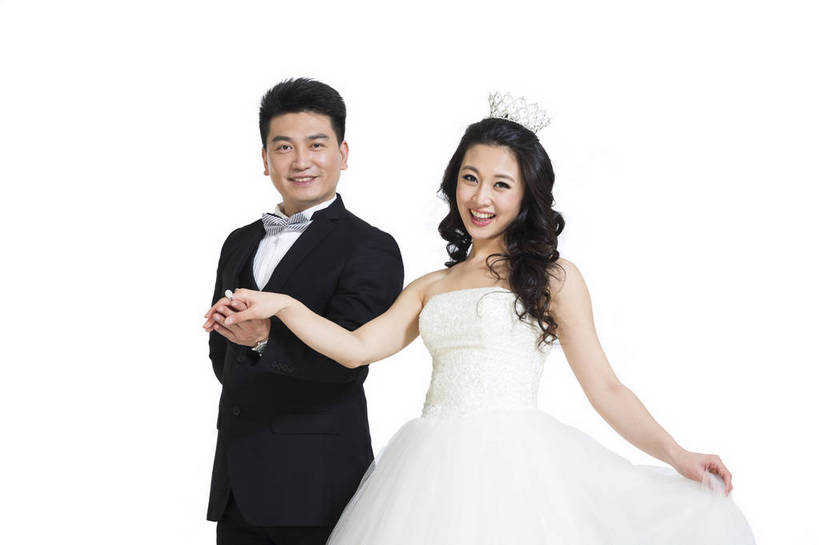 东方人,中年人,两个人,夫妻,横图,彩色,室内,白天,留白,抠图,白色背景,正面,侧面,裙子,爱情,婚礼,时尚,跳舞,成功,北京,中国,连衣裙,正装,图片,浪漫,现代,长裙,亲昵,成熟,可爱,美女,自信,摄影,生活方式,青春,优雅,新人,乐观,男人,男性,年轻男性,年轻女性,女人,女性,亚洲人,中国人,年轻人,情侣,拉手,半身,影棚拍摄,礼服,西服,愉快,bj174