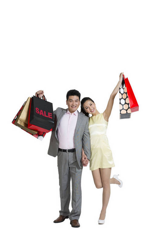 东方人,中年人,两个人,夫妻,站,笑,竖图,彩色,室内,白天,留白,抠图,白色背景,正面,爱情,购物,时尚,兴奋,成功,北京,中国,勾,挽,图片,购物袋,浪漫,休闲装,现代,亲昵,休闲,成熟,可爱,美女,自信,勾着,摄影,生活方式,青春,优雅,挽着,乐观,男人,男性,年轻男性,年轻女性,女人,女性,亚洲人,中国人,年轻人,胳膊,手臂,情侣,全身,影棚拍摄,愉快,胳臂,bj174