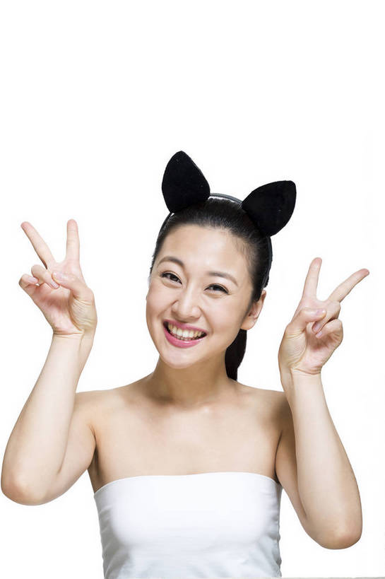 东方人,五官,脸,笑,竖图,彩色,室内,特写,白天,留白,抠图,白色背景,正面,美容,时尚,北京,中国,仅一个人,护肤,头饰,图片,休闲,表情,成熟,可爱,美女,自信,摄影,生活方式,精致,青春,优雅,兔耳朵,乐观,年轻女性,女人,女性,亚洲人,中国人,年轻人,面部,半身,影棚拍摄,愉快,bj174