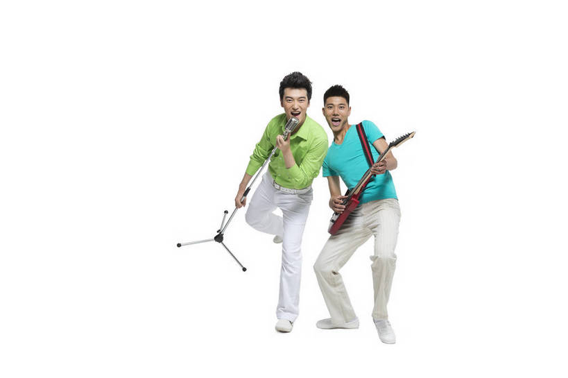 东方人,横图,彩色,室内,白天,留白,抠图,白色背景,正面,时尚,陶醉,跳舞,快乐,幸福,北京,中国,仅一个人,图片,弹奏,演奏,弹吉他,休闲装,现代,半蹲,享受,休闲,放松,活力,自信,唱歌,摄影,生活方式,青春,手舞足蹈,演唱,歌唱,动感,乐观,男人,男性,年轻男性,亚洲人,中国人,年轻人,全身,影棚拍摄,愉快,bj174