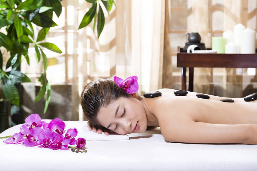 东方人,中年人,背部,一个人,美容院,横图,彩色,室内,白天,侧面,按摩,美容,时尚,幸福,石头,北京,中国,护肤,图片,美丽,趴着,保养,享受,休闲,健康,放松,活力,可爱,美女,美体,SPA水疗,保健,疗养,养生,温泉浴场,摄影,生活方式,优雅,养颜,乐观,年轻女性,女人,女性,亚洲人,中国人,年轻人,矿泉疗养地,闭眼睛,半身,水疗,高兴,愉快,奢华,bj174