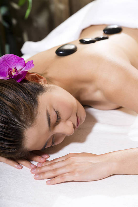 东方人,中年人,背部,一个人,美容院,竖图,彩色,室内,白天,侧面,按摩,美容,时尚,幸福,石头,北京,中国,护肤,图片,美丽,趴着,保养,享受,休闲,健康,放松,活力,可爱,美女,美体,SPA水疗,保健,疗养,养生,温泉浴场,摄影,生活方式,优雅,养颜,乐观,年轻女性,女人,女性,亚洲人,中国人,年轻人,矿泉疗养地,闭眼睛,半身,水疗,高兴,愉快,奢华,bj174