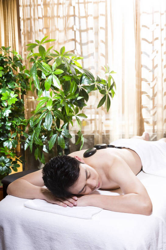 东方人,中年人,背部,美容院,竖图,彩色,室内,白天,侧面,按摩,美容,时尚,成功,石头,北京,中国,仅一个人,护肤,图片,趴着,保养,享受,休闲,健康,成熟,放松,活力,自信,美体,SPA水疗,保健,疗养,养生,温泉浴场,摄影,生活方式,养颜,精明,男人,男性,年轻男性,亚洲人,中国人,年轻人,矿泉疗养地,闭眼睛,半身,水疗,愉快,奢华,bj174