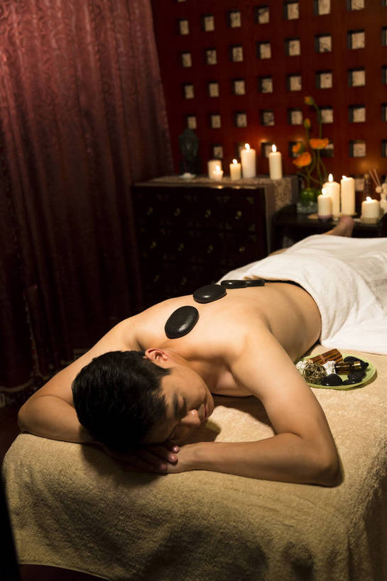 东方人,中年人,背部,美容院,竖图,彩色,室内,白天,侧面,按摩,美容,时尚,成功,石头,北京,中国,仅一个人,护肤,图片,趴着,保养,享受,休闲,健康,成熟,放松,活力,自信,美体,SPA水疗,保健,疗养,养生,温泉浴场,摄影,生活方式,养颜,精明,男人,男性,年轻男性,亚洲人,中国人,年轻人,矿泉疗养地,闭眼睛,半身,水疗,愉快,奢华,bj174