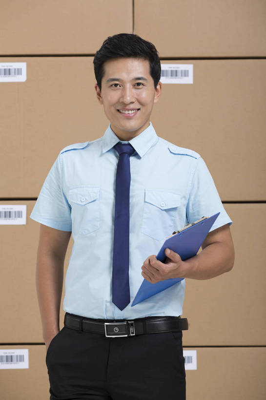 东方人,成年人,一个人,站,微笑,竖图,彩色,室内,白天,留白,抠图,白色背景,工作服,制服,满意,幸福,骄傲,安全,信心,科技,北京,中国,亚洲,许多,检查,工作,图片,纸箱,防护,很多,年轻,仓库,黄种人,现代,货物,行业,职业,健康,活力,自信,工业,管理员,摄影,堆放,储藏,保护,存储,厂房,效率,储存,保险,专业,检验,单人,流转,管理人员,东亚,物流,保全,周全,安稳,安定,可靠,乐观,搜检,责任,产业,单独,查察,查抄,检察,审查,管理,平安,认真,男人,男性,年轻男性,亚洲人,中国人,年轻人,半身,影棚拍摄,商业,贮存,仓库管理员,库管,bj174