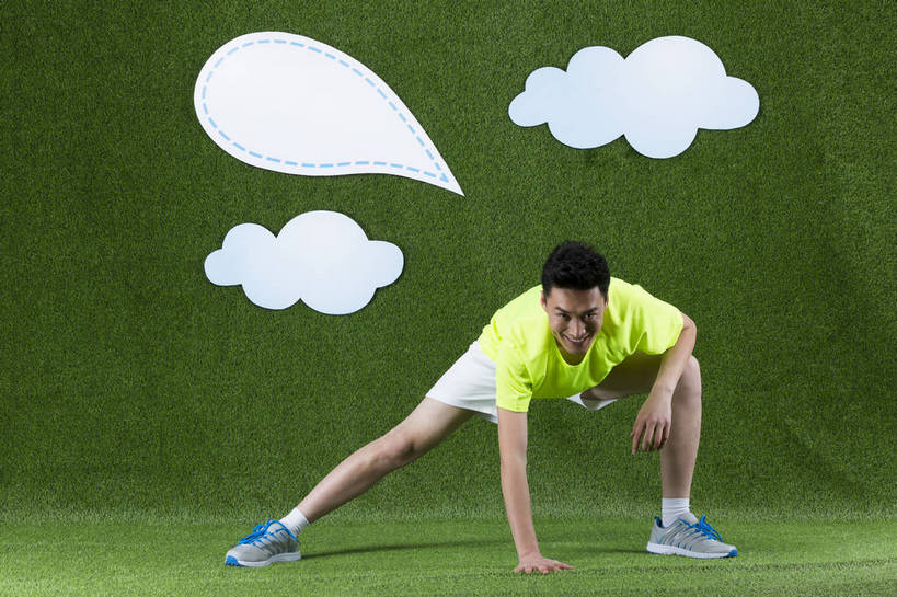 东方人,成年人,一个人,横图,彩色,快乐,信心,草地,草坪,北京,中国,亚洲,仅一个男性,仅一个人,绿色背景,短裤,图片,注视,黄种人,干净,仅一个年轻男性,绿色,草皮,观察,看,休闲,健康,放松,活力,自信,养生,摄影,观看,清爽,察看,愉悦,关注,清新,单人,东亚,单独,气息,男人,男性,年轻男性,亚洲人,中国人,年轻人,全身,影棚拍摄,开心,愉快,运动装,bj174