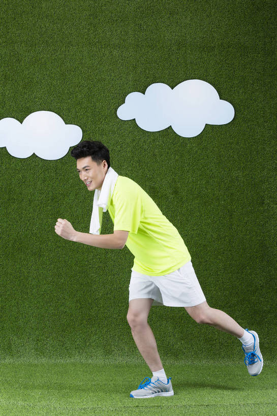 东方人,成年人,一个人,竖图,彩色,快乐,信心,草地,草坪,北京,中国,亚洲,仅一个男性,仅一个人,绿色背景,短裤,图片,黄种人,干净,仅一个年轻男性,绿色,草皮,休闲,健康,放松,活力,自信,养生,摄影,清爽,愉悦,清新,单人,东亚,单独,气息,男人,男性,年轻男性,亚洲人,中国人,年轻人,全身,影棚拍摄,开心,愉快,运动装,bj174