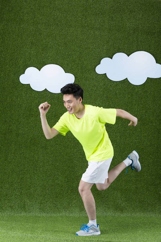 东方人,成年人,一个人,竖图,彩色,快乐,信心,草地,草坪,北京,中国,亚洲,仅一个男性,仅一个人,绿色背景,短裤,图片,黄种人,干净,仅一个年轻男性,绿色,草皮,休闲,健康,放松,活力,自信,养生,摄影,清爽,愉悦,清新,单人,东亚,单独,气息,男人,男性,年轻男性,亚洲人,中国人,年轻人,全身,影棚拍摄,开心,愉快,运动装,bj174