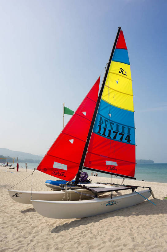 帆船,竖图,彩色,室外,白天,旅游,度假,海洋,沙滩,船,日光,泰国,亚洲,停靠,清澈,沙子,海岸线,景点,快艇,娱乐,普吉岛,蓝色,白云,风景,蓝天,天空,阳光,自然,享受,休闲,假日,旅游胜地,景色,安静,放松,乐趣,摄影,东南亚,晴天,风光,宁静,舒适,享乐,都市风光,自然风光,追求,外景,惬意,泰王国,安达曼海,普吉,大海,海滩,休闲活动,旅行,巴通海滩,bj174