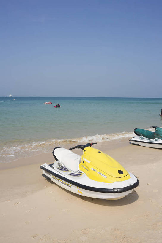 帆船,竖图,彩色,室外,白天,旅游,度假,海洋,沙滩,船,日光,泰国,亚洲,停靠,清澈,沙子,海岸线,景点,快艇,娱乐,普吉岛,蓝色,白云,风景,蓝天,天空,阳光,自然,享受,休闲,假日,旅游胜地,景色,安静,放松,乐趣,摄影,东南亚,晴天,风光,宁静,舒适,享乐,都市风光,自然风光,追求,外景,惬意,泰王国,安达曼海,普吉,大海,海滩,休闲活动,旅行,巴通海滩,bj174