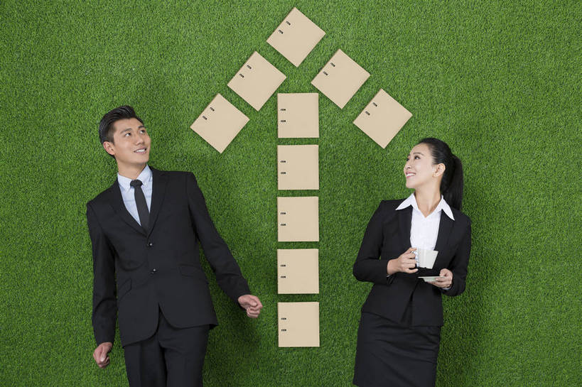 咖啡,东方人,成年人,两个人,伙伴,商务人士,商务男性,商务女性,站,微笑,横图,彩色,照片,衬衫,西装,商务,快乐,团队,草地,草坪,拼图,北京,中国,亚洲,绿色背景,套装,正装,惊讶,符号,图片,咖啡杯,领带,文件夹,扭头,注视,职业装,黄种人,数码合成,箭头,绿色,自然,草皮,观察,看,向上看,转头,职业,健康,惊喜,放松,背对背,摄影,道具,观看,合同,环境,生态,察看,愉悦,成就,关注,文档,商务装,业绩,工薪阶层,东亚,环境保护,活页夹,男人,男性,年轻男性,年轻女性,女人,女性,亚洲人,中国人,年轻人,白领,上班族,半身,影棚拍摄,衬衣,愉快,办公室职员,bj174