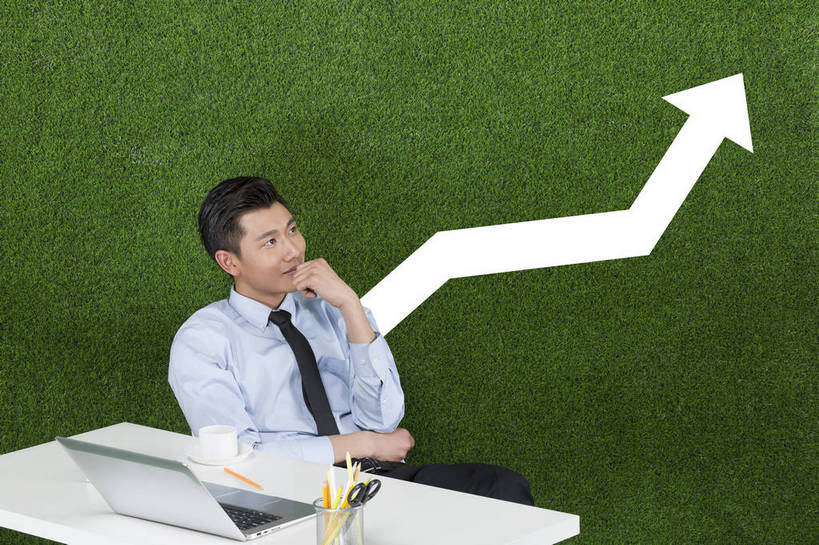 东方人,成年人,一个人,商务人士,办公室,坐,笑,微笑,露齿笑,横图,彩色,照片,衬衫,商务,快乐,幸福,骄傲,成功,信心,计划,电脑,笔记本电脑,互联网,草地,草坪,北京,中国,亚洲,仅一个男性,仅一个人,绿色背景,正装,工作,符号,图片,办公桌,领带,托腮,职业装,黄种人,方向,数码合成,箭头,文具,仅一个年轻男性,绿色,自然,草皮,看,手势,职业,健康,思考,放松,幻想,自信,摄影,清爽,上升,希望,环境,生态,愉悦,成就,清新,目标,单人,业绩,想象,东亚,憧憬,环境保护,乐观,单独,男人,男性,年轻男性,亚洲人,中国人,年轻人,白领,半身,影棚拍摄,开心,愉快,办公室职员,打手势,bj174