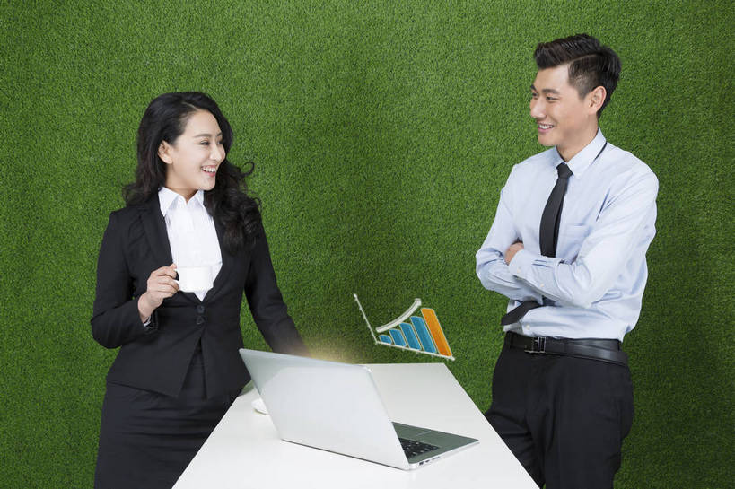 东方人,成年人,一个人,商务人士,设计师,工程师,建筑师,商务男性,坐,笑,微笑,露齿笑,横图,彩色,照片,衬衫,商务,快乐,幸福,骄傲,节能,信心,计划,建筑业,技术,数据,草地,草坪,城市,建筑,北京,中国,亚洲,仅一个男性,仅一个人,绿色背景,套装,正装,工作,分析,符号,图表,图片,图纸,办公桌,表格,拿着,职业装,黄种人,数码合成,箭头,仅一个年轻男性,绿色,自然,安全帽,草皮,职业,健康,放松,活力,自信,工业,摄影,建造,生长,能源,技巧,清爽,上升,环境,生态,统计,工程,愉悦,经理,清新,指标,房地产,努力,销售,手艺,专业,目标,商务装,单人,业绩,蓝图,柱状图,工薪阶层,东亚,发展,替代能源,环境保护,策略,乐观,单独,技能,技艺,男人,男性,年轻男性,亚洲人,中国人,年轻人,白领,上班族,双腿交叉,全身,影棚拍摄,衬衣,开心,愉快,长条图,条图,条状图,妙技,本领,bj174