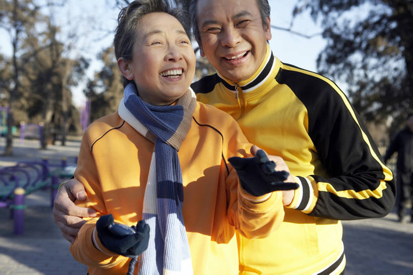 老年人,两个人,丈夫,妻子,公园,笑,微笑,横图,室外,白天,正面,锻炼,快乐,满意,幸福,北京,中国,亚洲,连接,年轻,玩,注视,休闲装,刺激,观察,看,休闲,健康,放松,亲密,搭,摄影,生活方式,观看,察看,退休,搭着,关爱,关注,播放,东亚,陪同,陪伴,无忧无虑,老年男性,老年女性,男人,男性,中国人,休闲活动,拥抱,半身,彩图,人老心不老,伴随,bj175