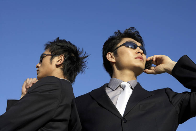 东方人,成年人,脸,头,脸颊,两个人,同事,商务人士,商务男性,打电话,双手交叉,横图,室外,白天,侧面,衬衫,商务,通讯,成功,合作,团队,集体,信心,技术,中国,亚洲,表演,撑,连接,黄色背景,套装,正装,联系,托腮,注视,方向,现代,队伍,肩膀,蓝色,蓝天,太阳镜,观察,看,托,站着,职业,概念,力量,想,财富,摄影,观看,技巧,希望,察看,专心,领导,双手抱胸,酷,成就,关注,托下巴,决心,手艺,商务装,合伙,领袖,工薪阶层,东亚,陪同,无线电技术,技能,技艺,进展,陪伴,认真,男人,男性,年轻男性,亚洲人,中国人,年轻人,头部,脸部,脸蛋,面部,白领,上班族,说话,彩图,高角度拍摄,衬衣,妙技,焦距,本领,伴随,bj175