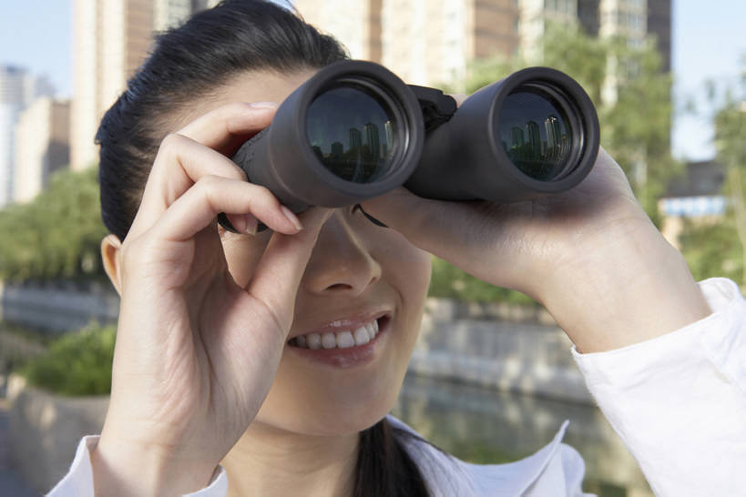 脸,头,脸颊,一个人,银行,站,微笑,横图,俯视,室外,正面,幸福,河流,城市,北京,中国,亚洲,服装,T恤,方向,现代,肩膀,衣服,夏天,看,想,凝视,摄影,服饰,希望,环境,专心,衣着,穿着,运送,选择,想象,双筒望远镜,繁荣,衣饰,年轻女性,女人,女性,中国人,年轻人,头部,脸部,脸蛋,面部,高角度拍摄,机遇,房屋建设,摆拍,bj175